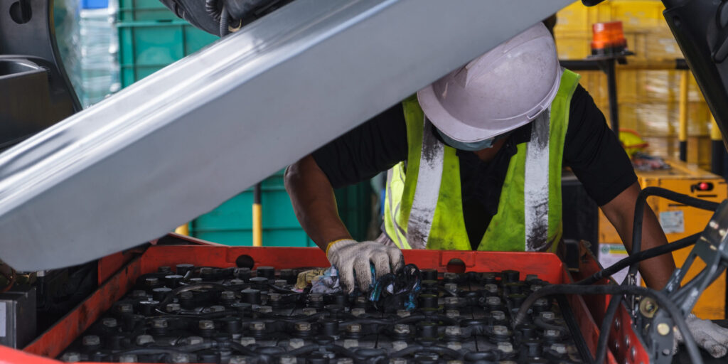 Forklift Fleet Maintenance - M-Pulse Battery